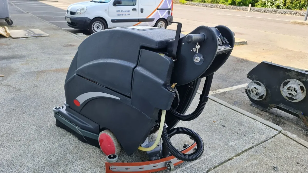 Nilfisk Viper Fang  20  scrubber dryer  floor cleaner - Image 2