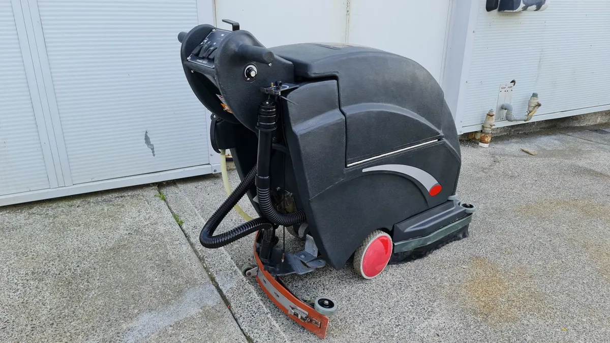 Nilfisk Viper Fang  20  scrubber dryer  floor cleaner - Image 4