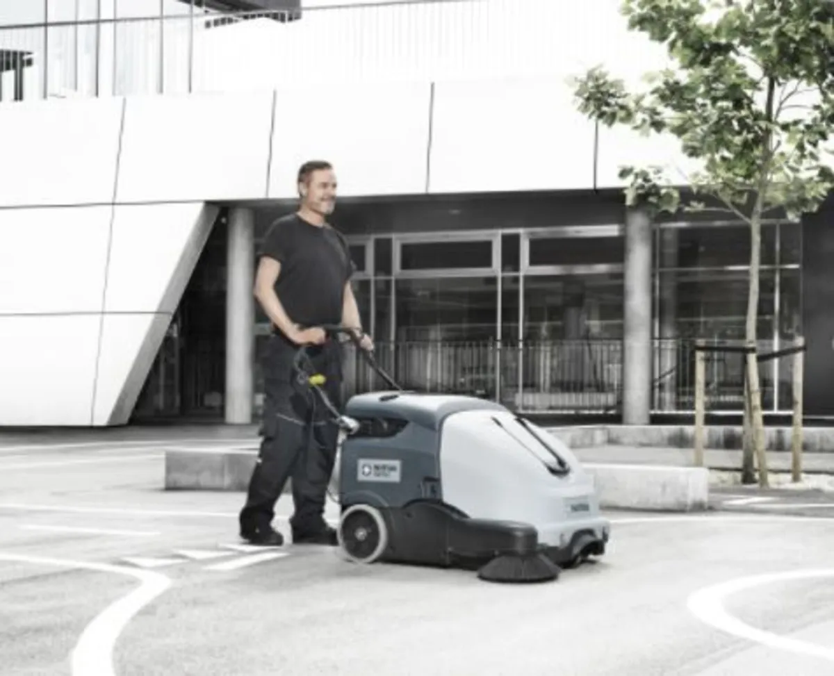 Nilfisk SW900 battery  sweeper  reconditioned - Image 2