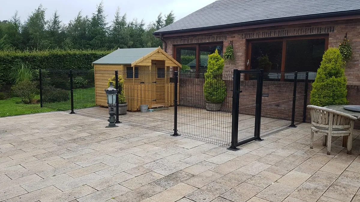 Security fencing.5mm. Dog runs. Gates. - Image 4