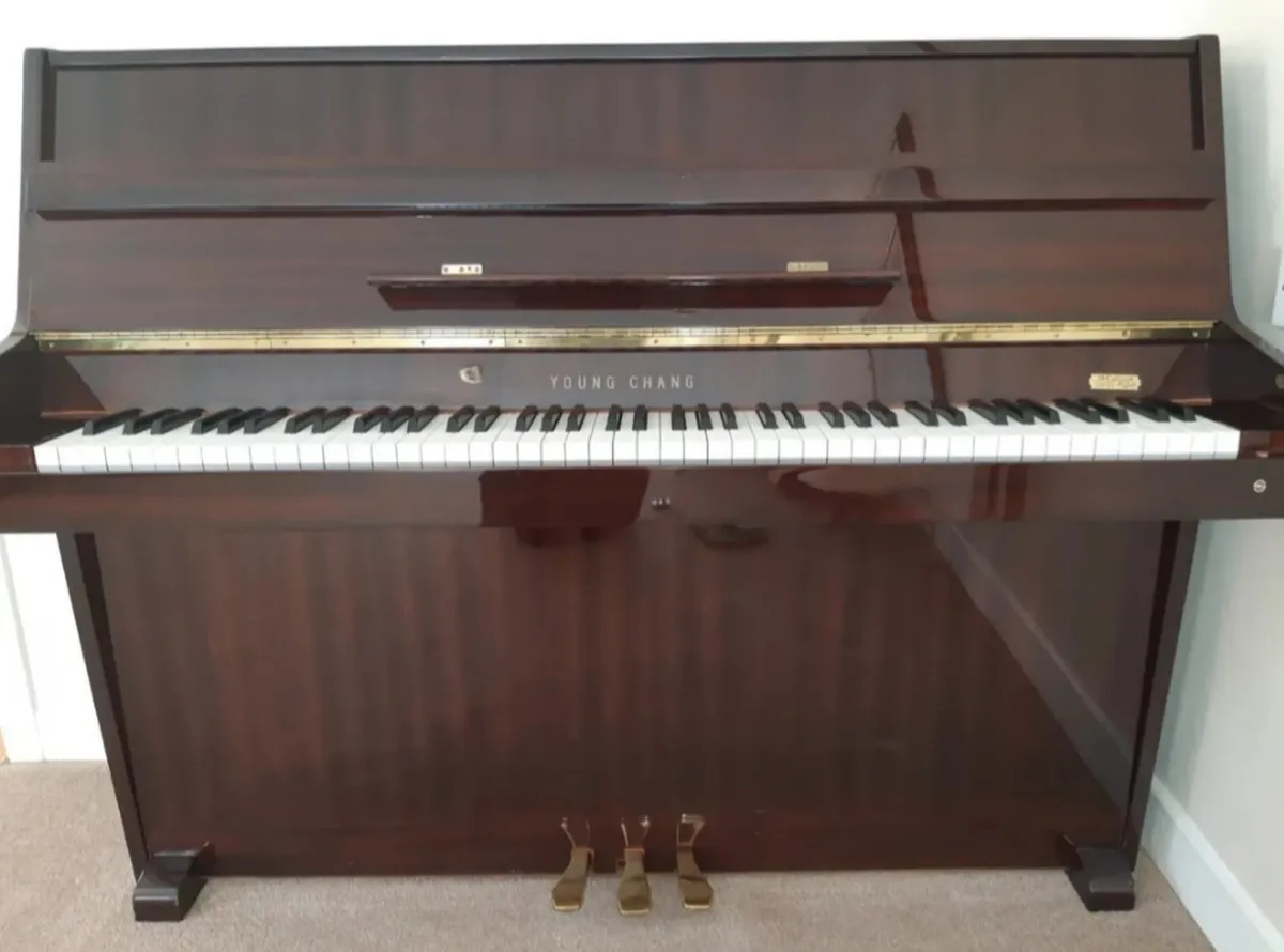 Young chang piano compact E101A - Image 1