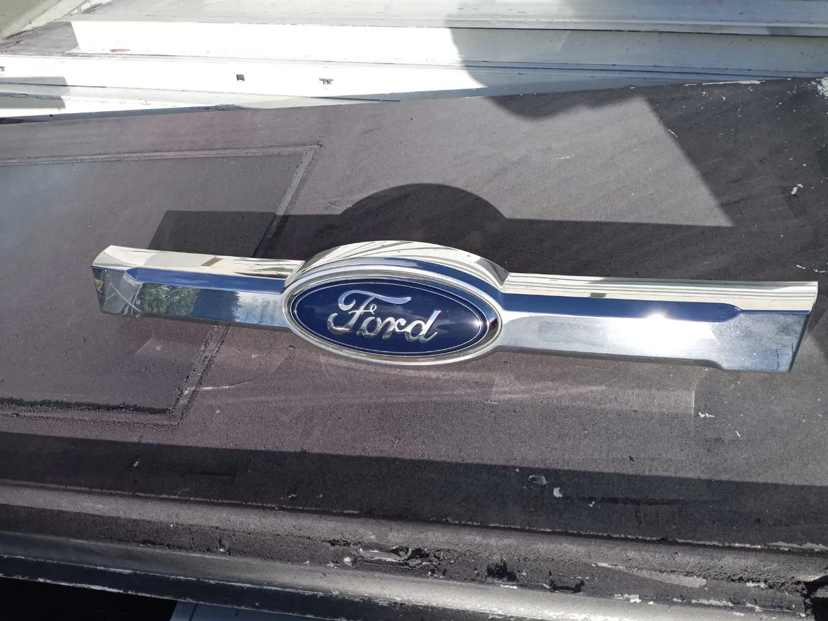 Genuine Ford Ranger Front Grille Bar & Badge - Image 1