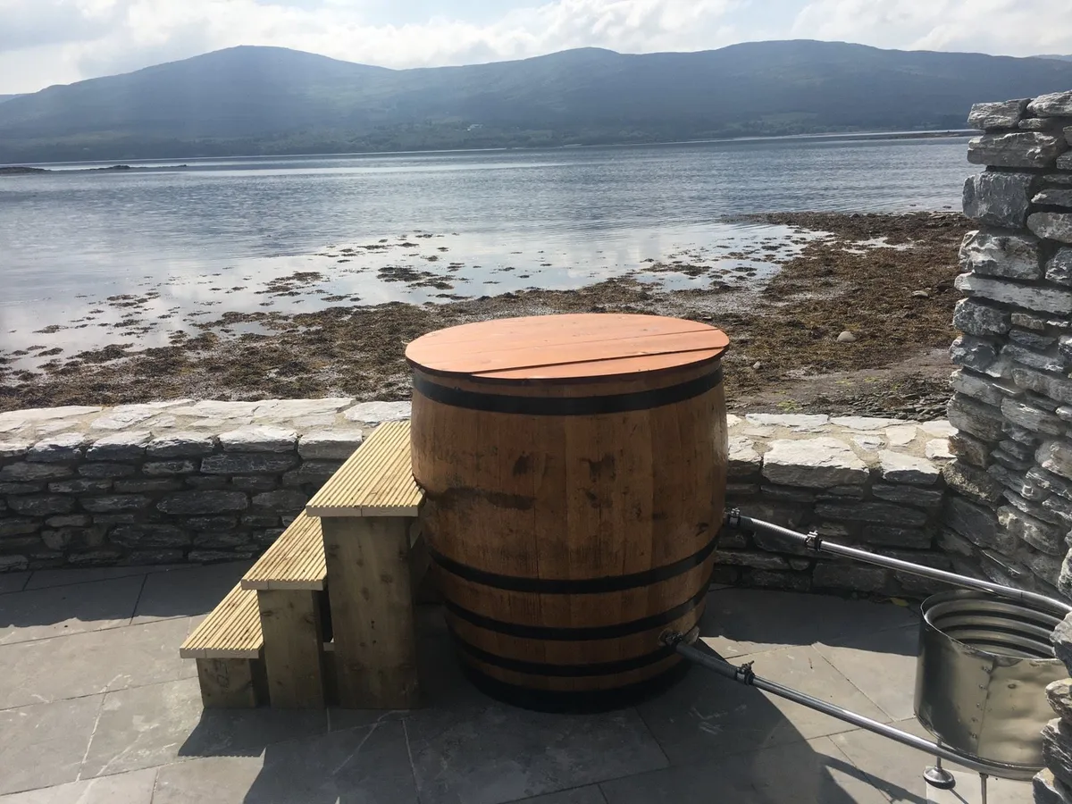 Oak whiskey barrel hot tub - Image 4