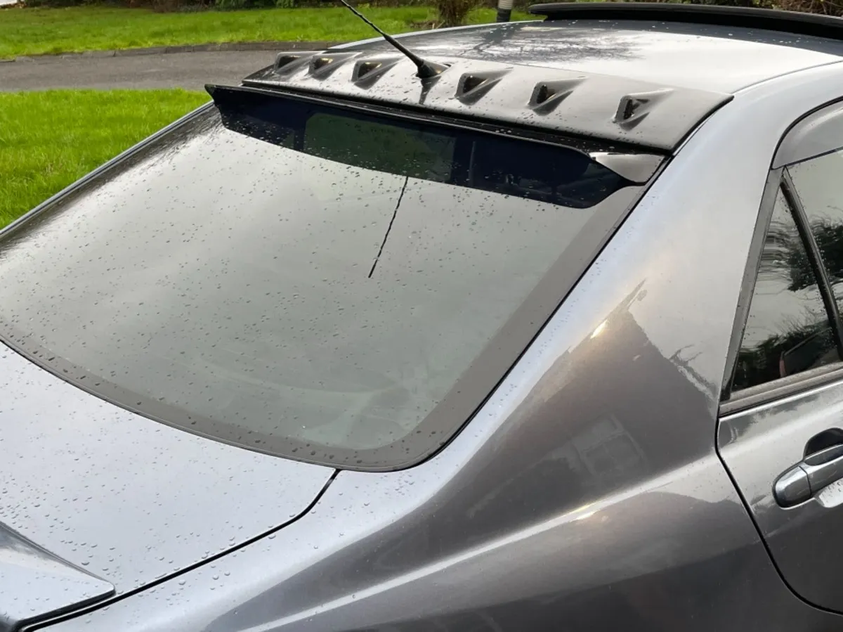 Springs wind deflector & roof spoilers Lexus is200 - Image 1