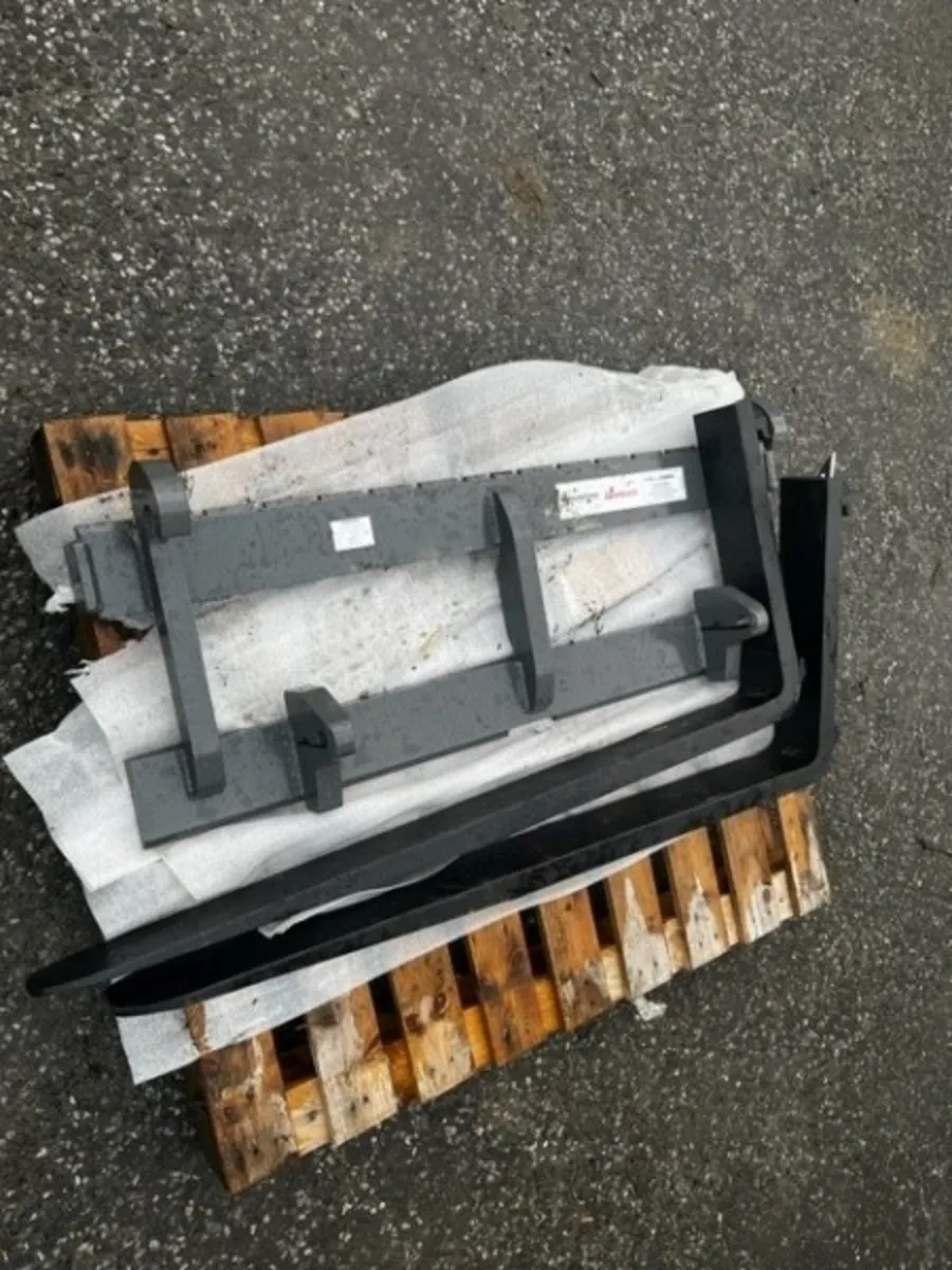 New Dromone Pallet Forks 2500kg 1220mm - Image 4