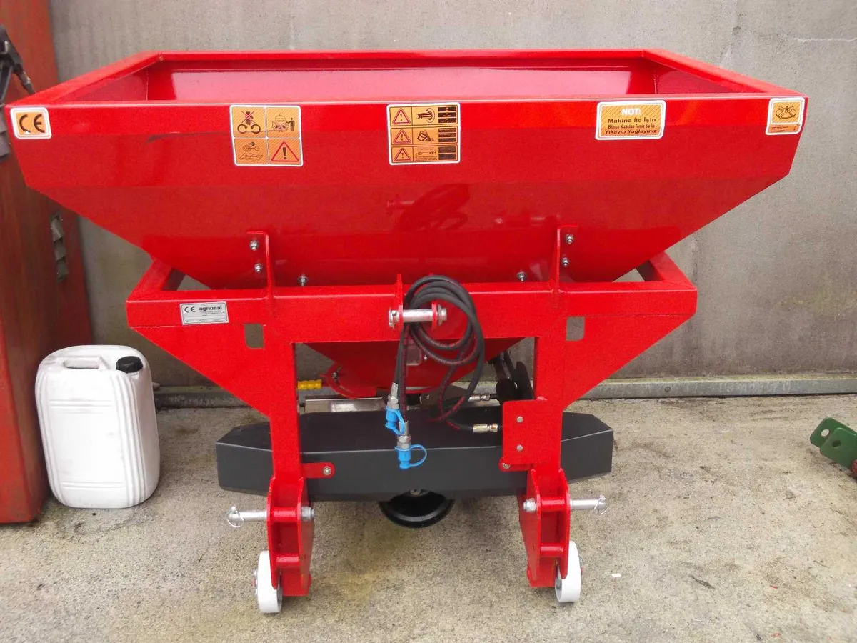 New Agrigonal Fertiliser spreader (half tonne) - Image 1