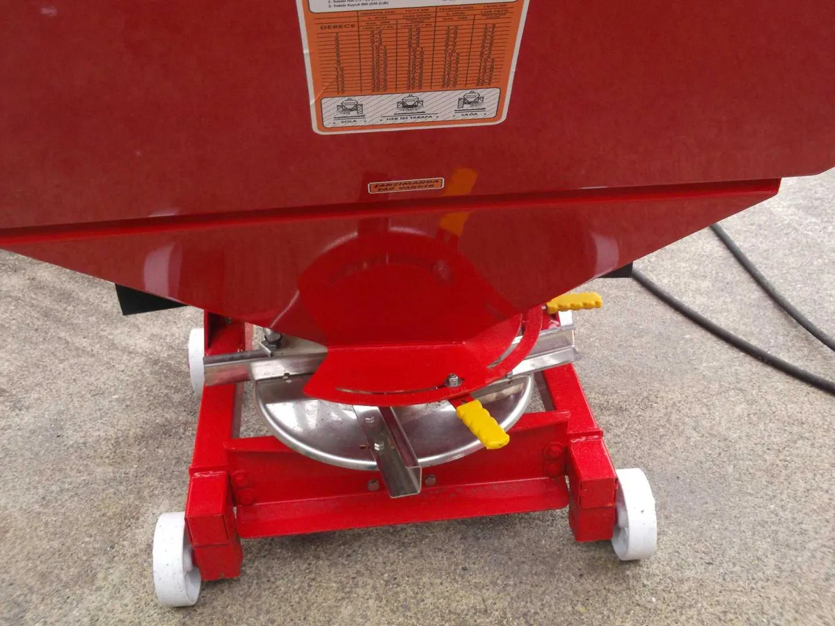 New Agrigonal Fertiliser spreader (half tonne) - Image 3