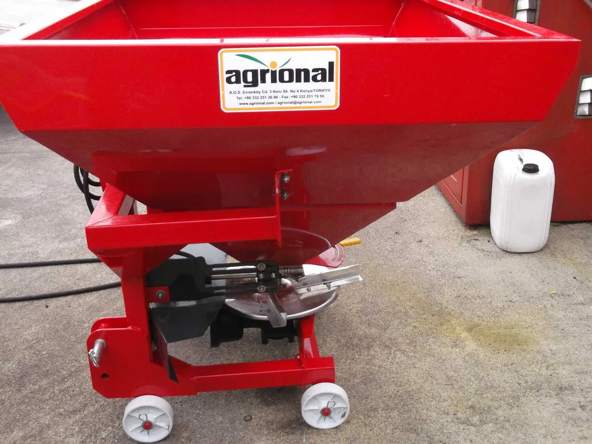 New Agrigonal Fertiliser spreader (half tonne) - Image 4