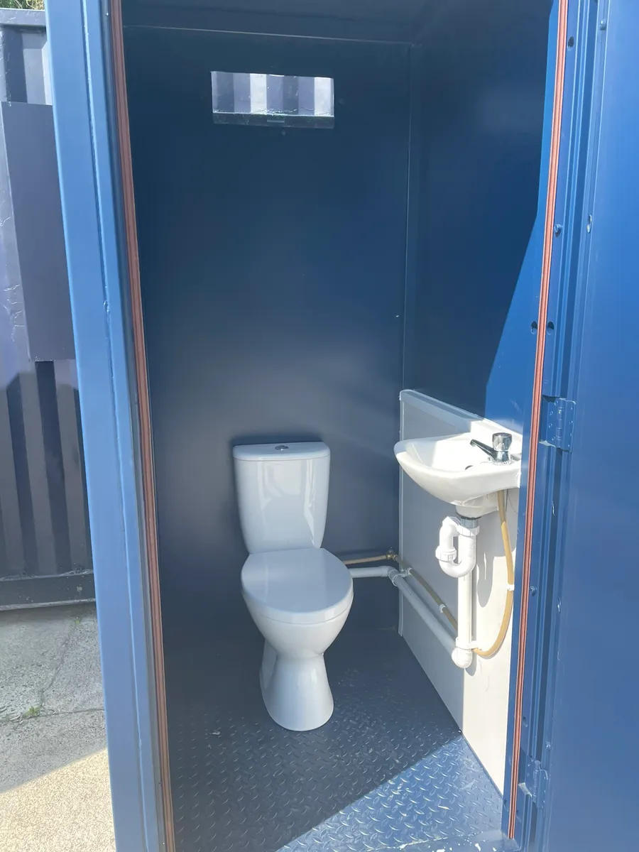 Portable toilet