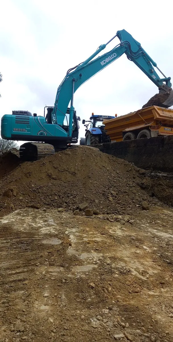 Shuttering concreting digger hire shed walls - Image 2