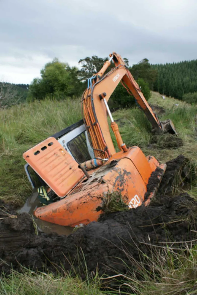 Digger grabs, buckets & all attachments