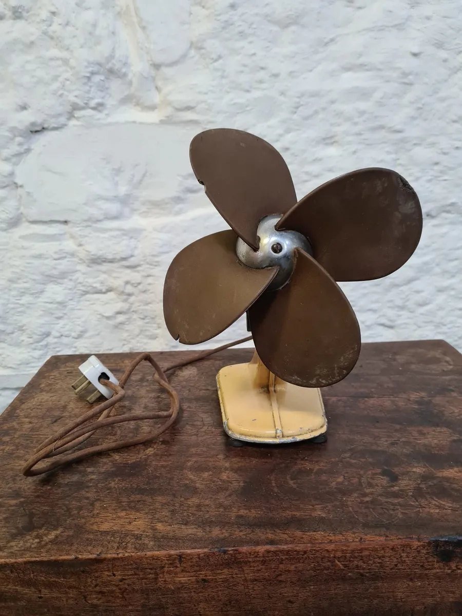 Antique "Air Flow" desk top fan.