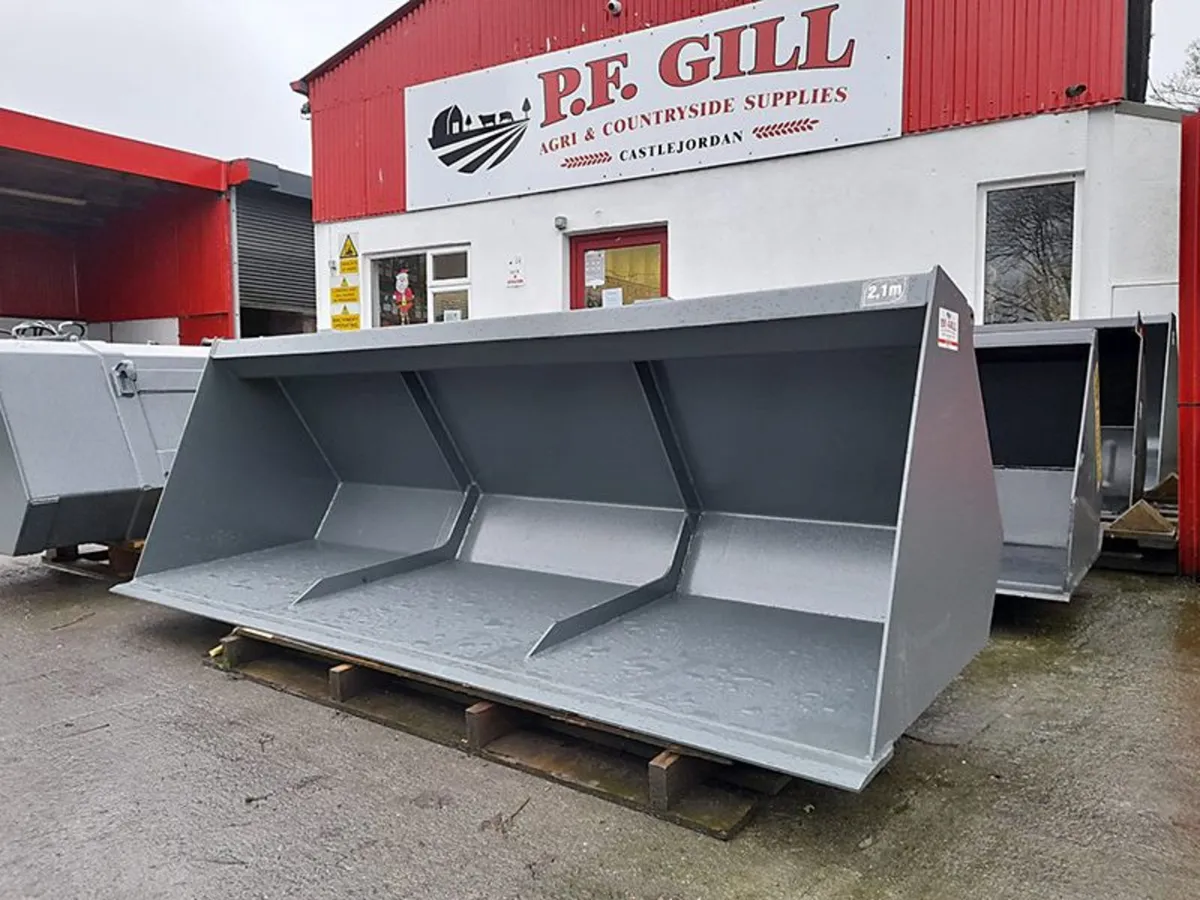 SELECTION OF TRACTOR LOADER BUCKETS - Image 2
