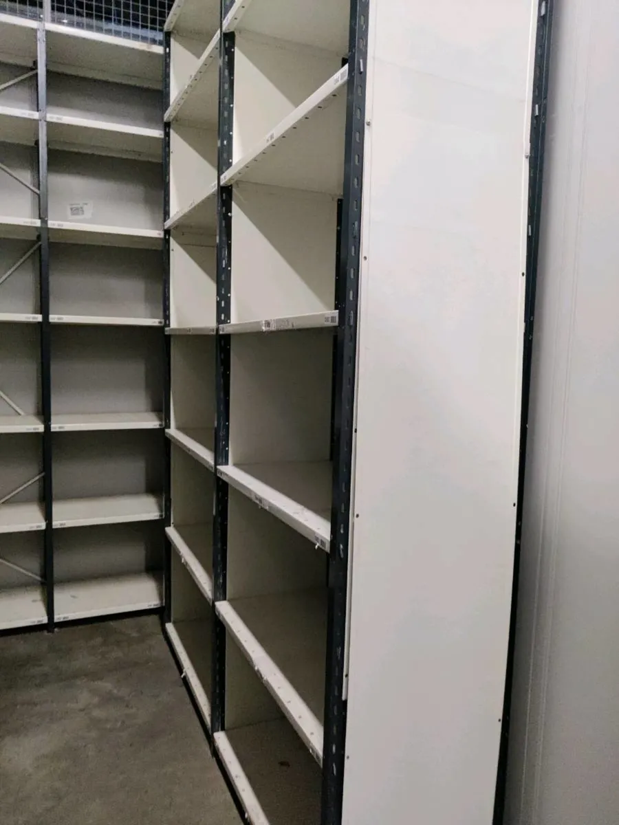 Shelves racking - Image 1