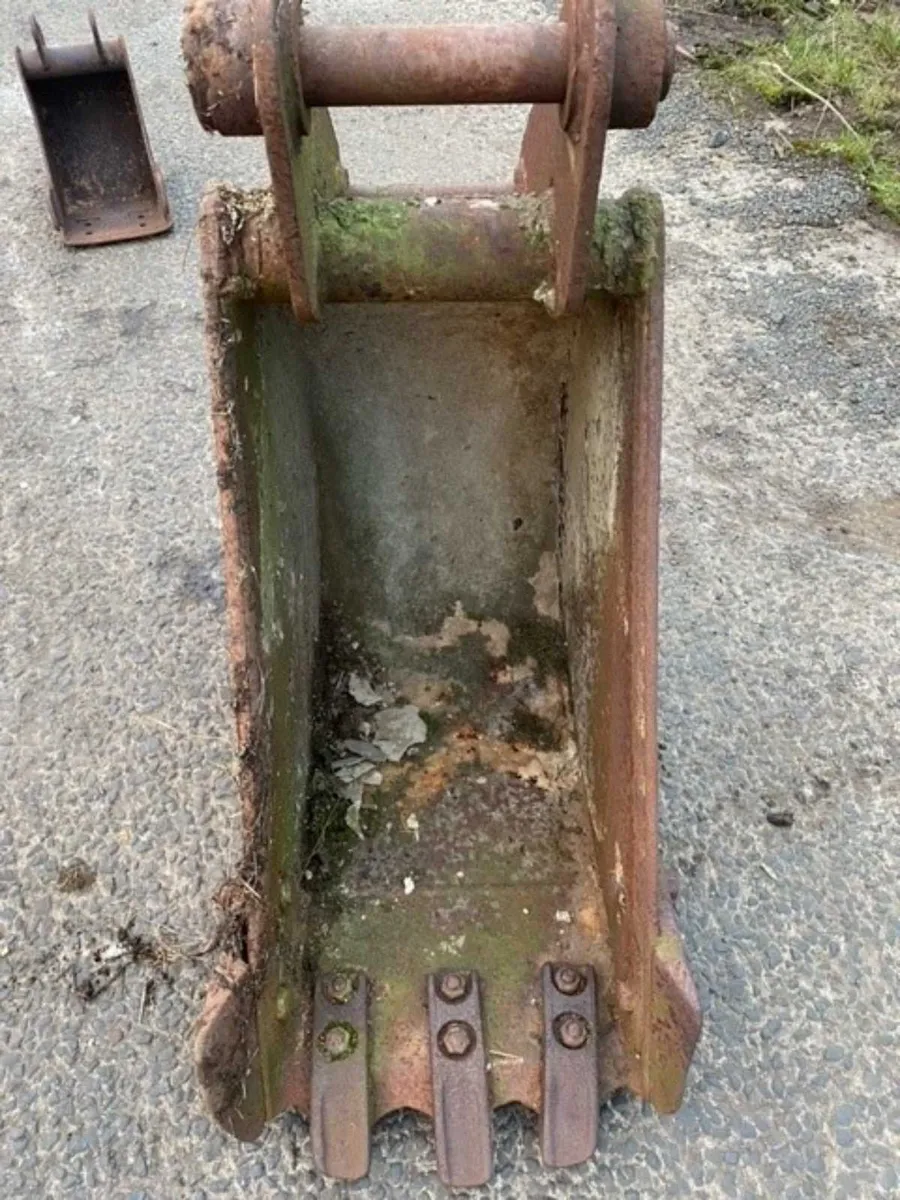 18" Digging Bucket to suit 3cx - Image 2