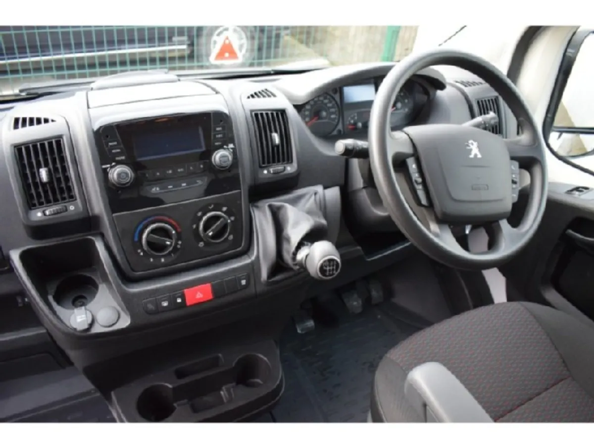 Peugeot Boxer Box Body 2.2 Blue HDi Diesel - Image 4