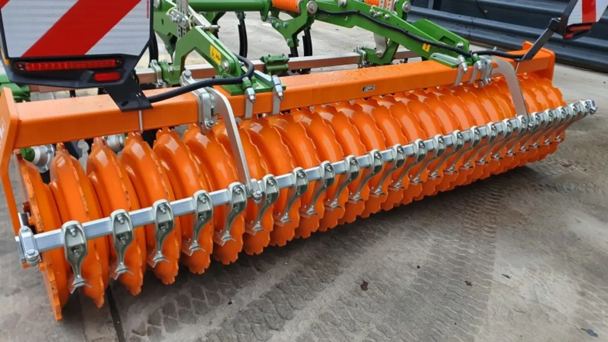 New Amazone Cenio 3 meter mounted cultivator in S - Image 4