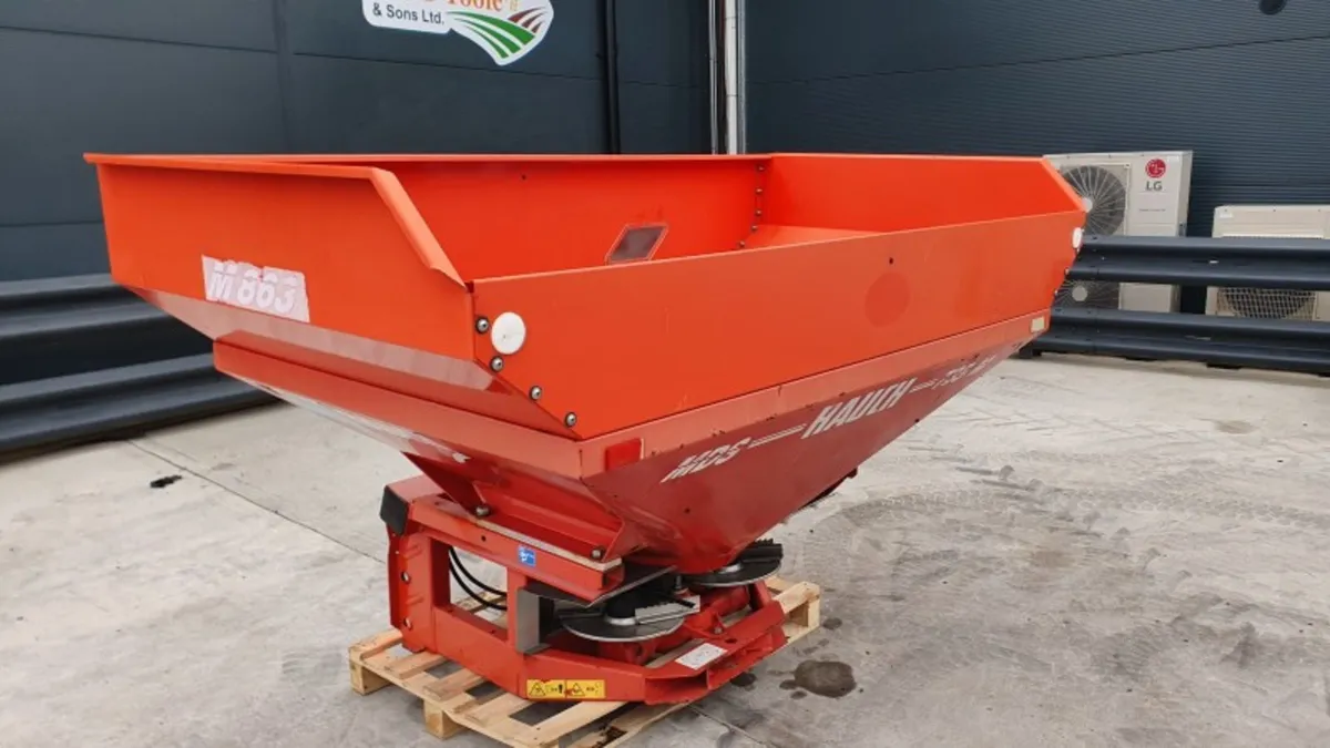 Used Rauch 1600 KG Fertilizer Spreader - Image 1