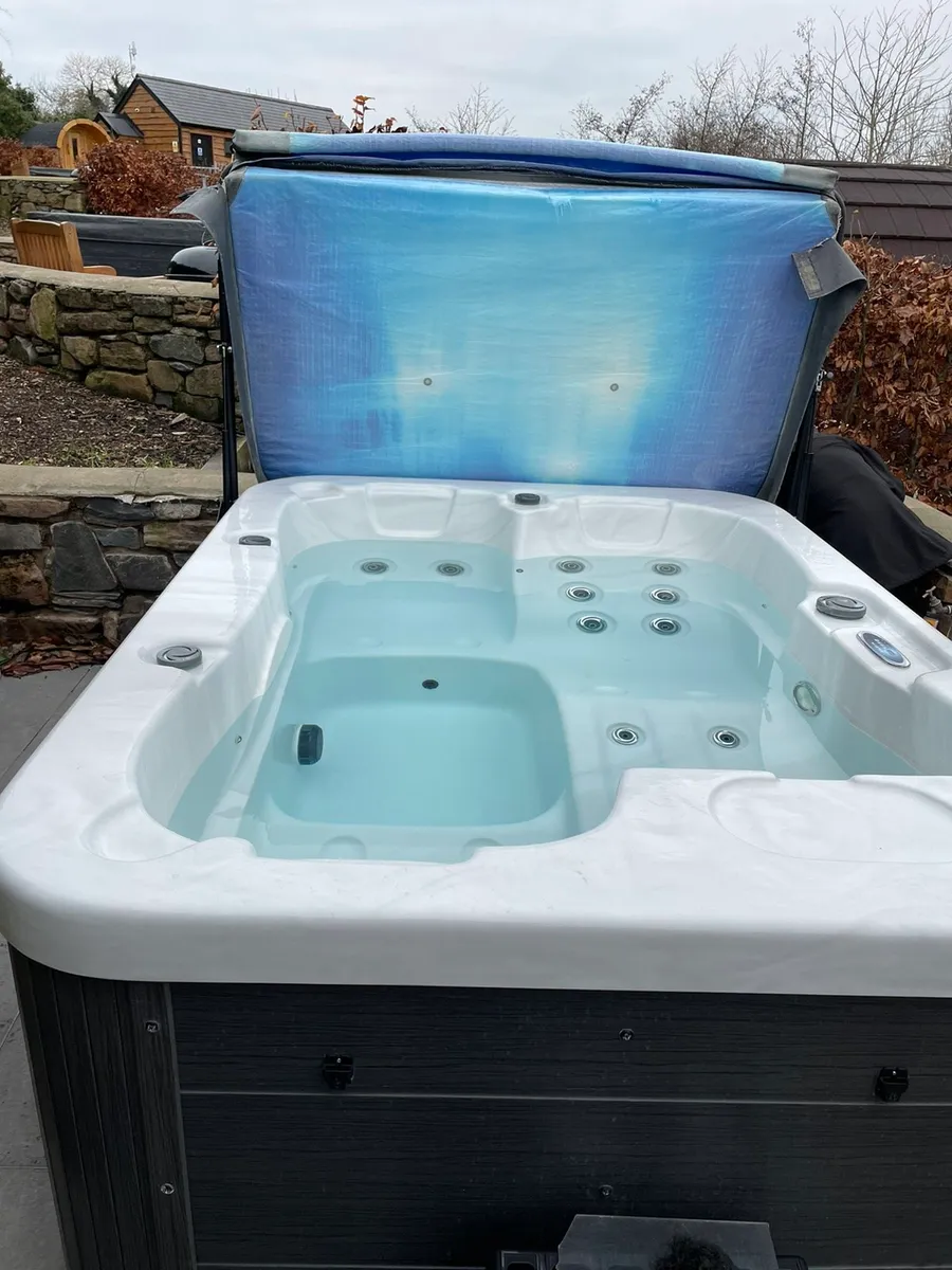 Hot tubs Hot Tubs - Image 3