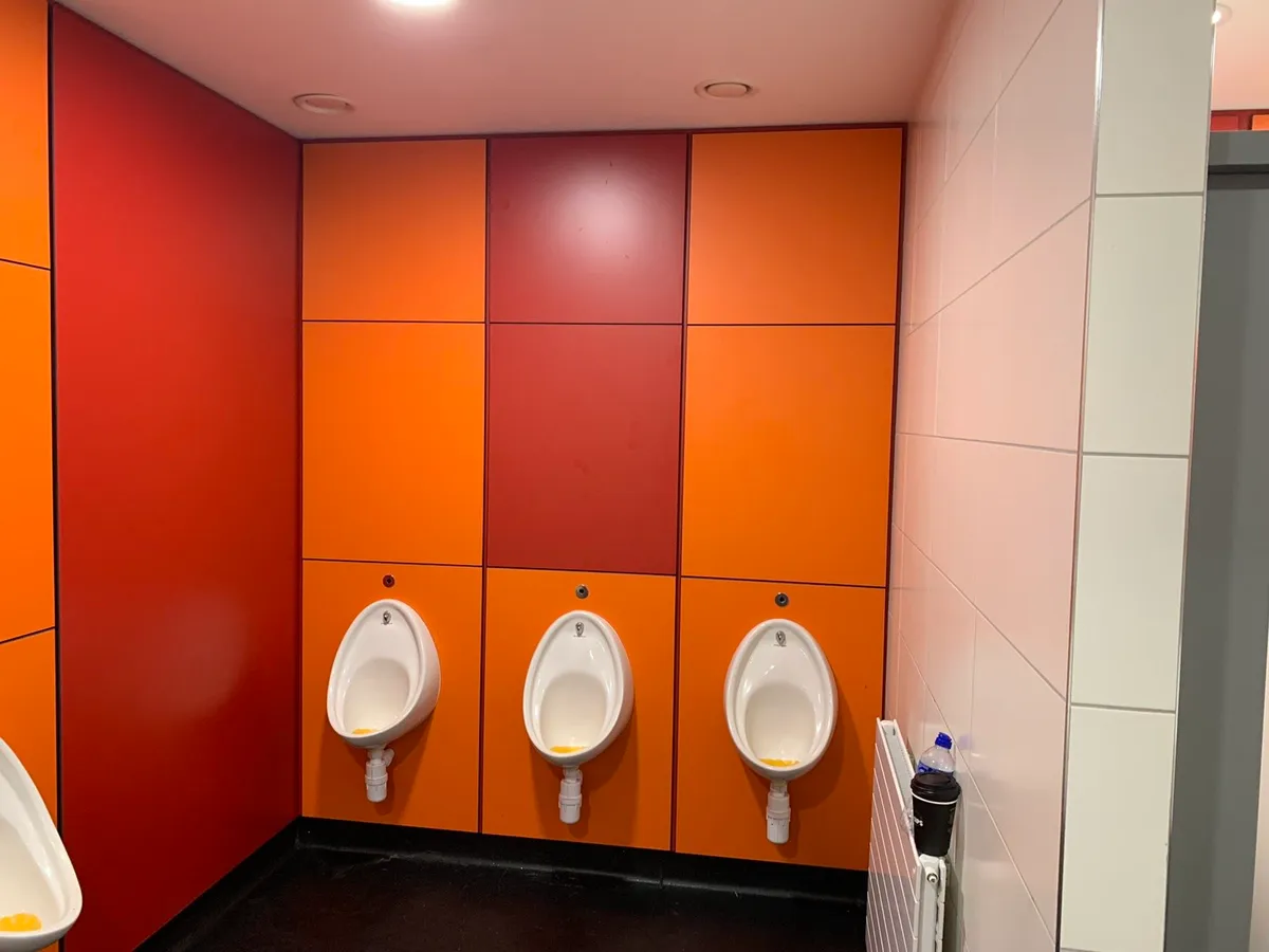 Toilet cubicles - Image 3