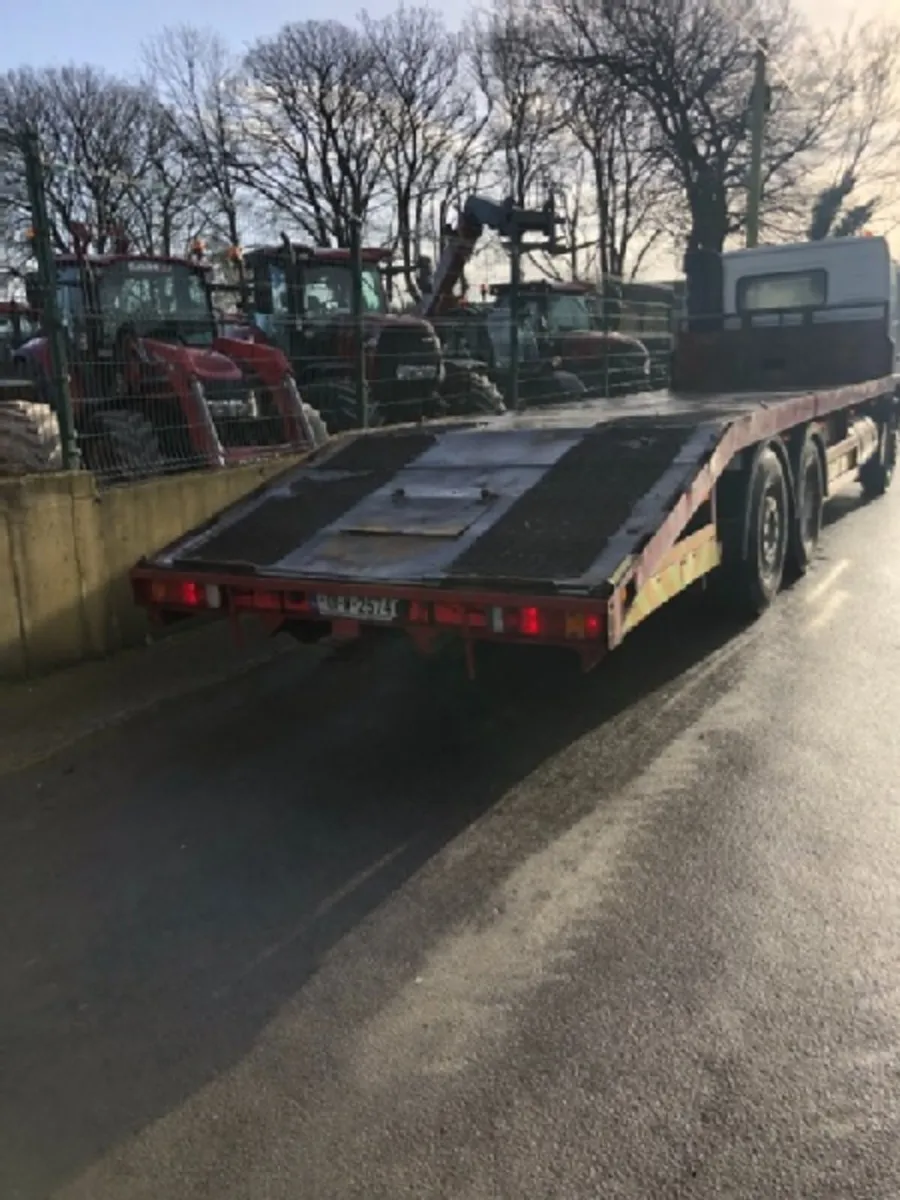 01 Volvo 310 FM7 sleeper cab 28ft body with Beave - Image 2