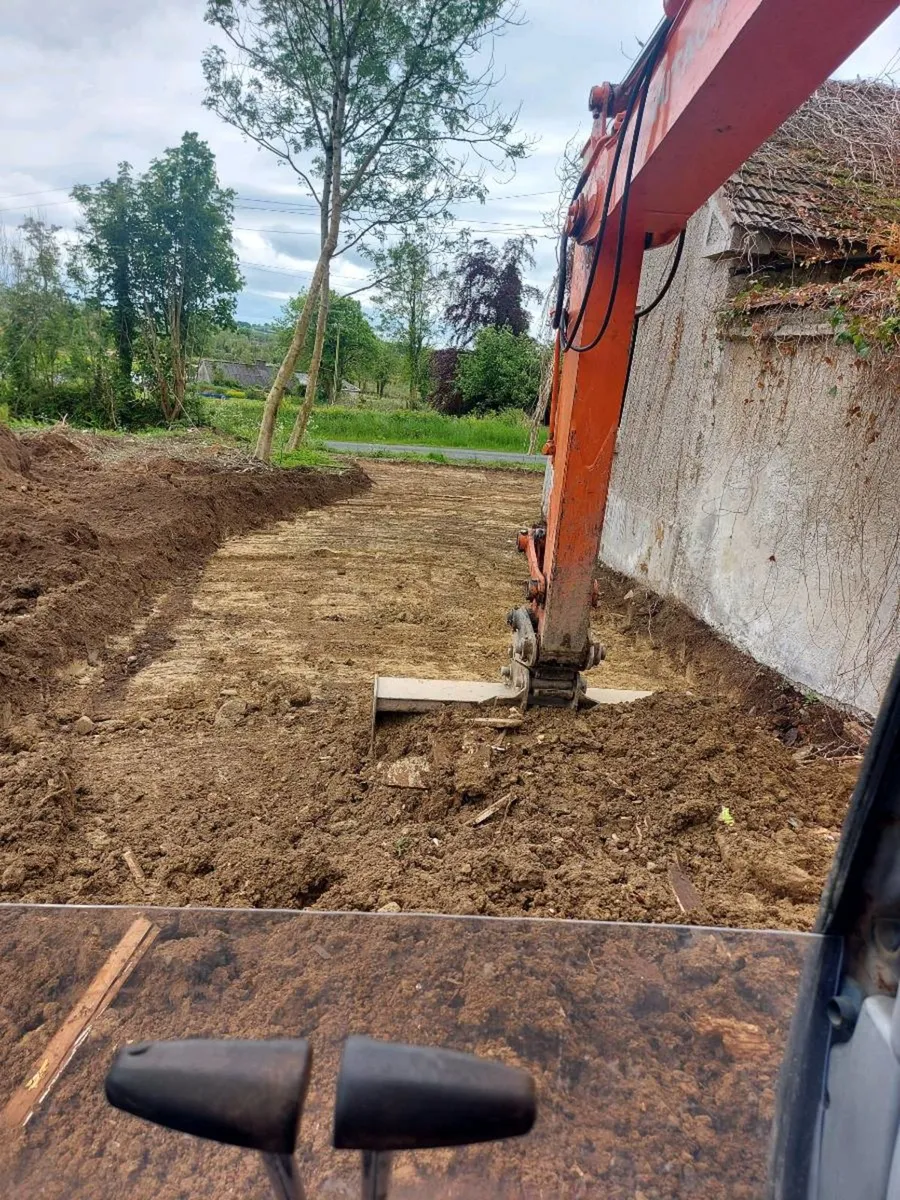 7t Digger hire and fencing service