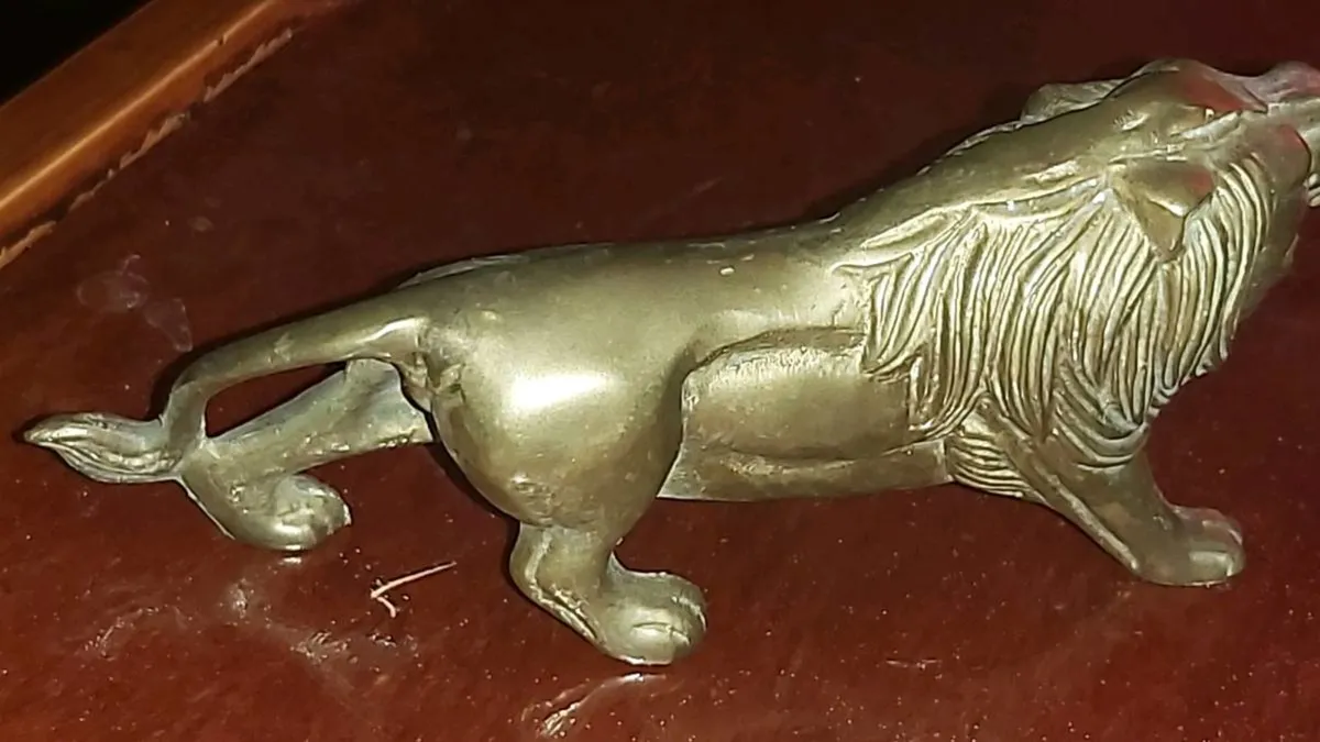 Antique solid brass bronze lion - Image 2