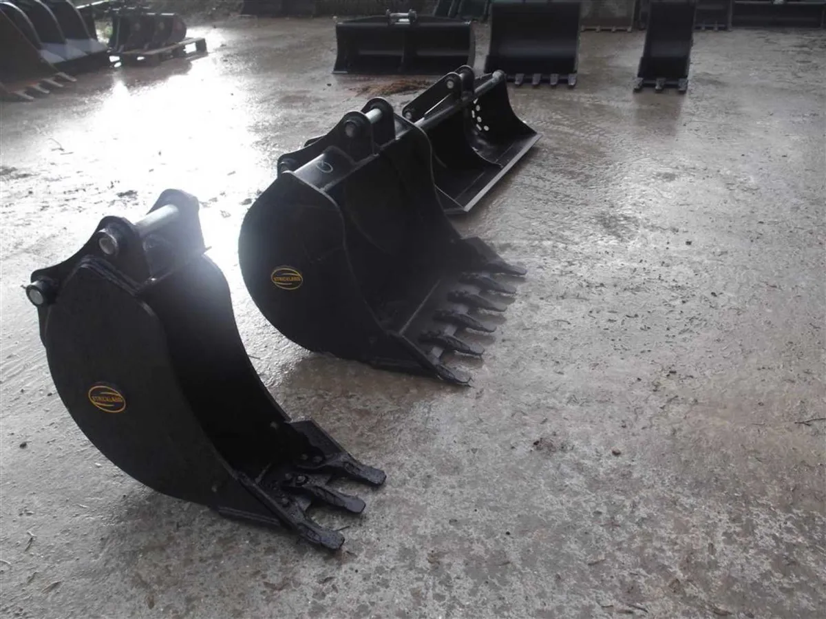 NEW  JCB  3CX  BUCKETS - Image 1