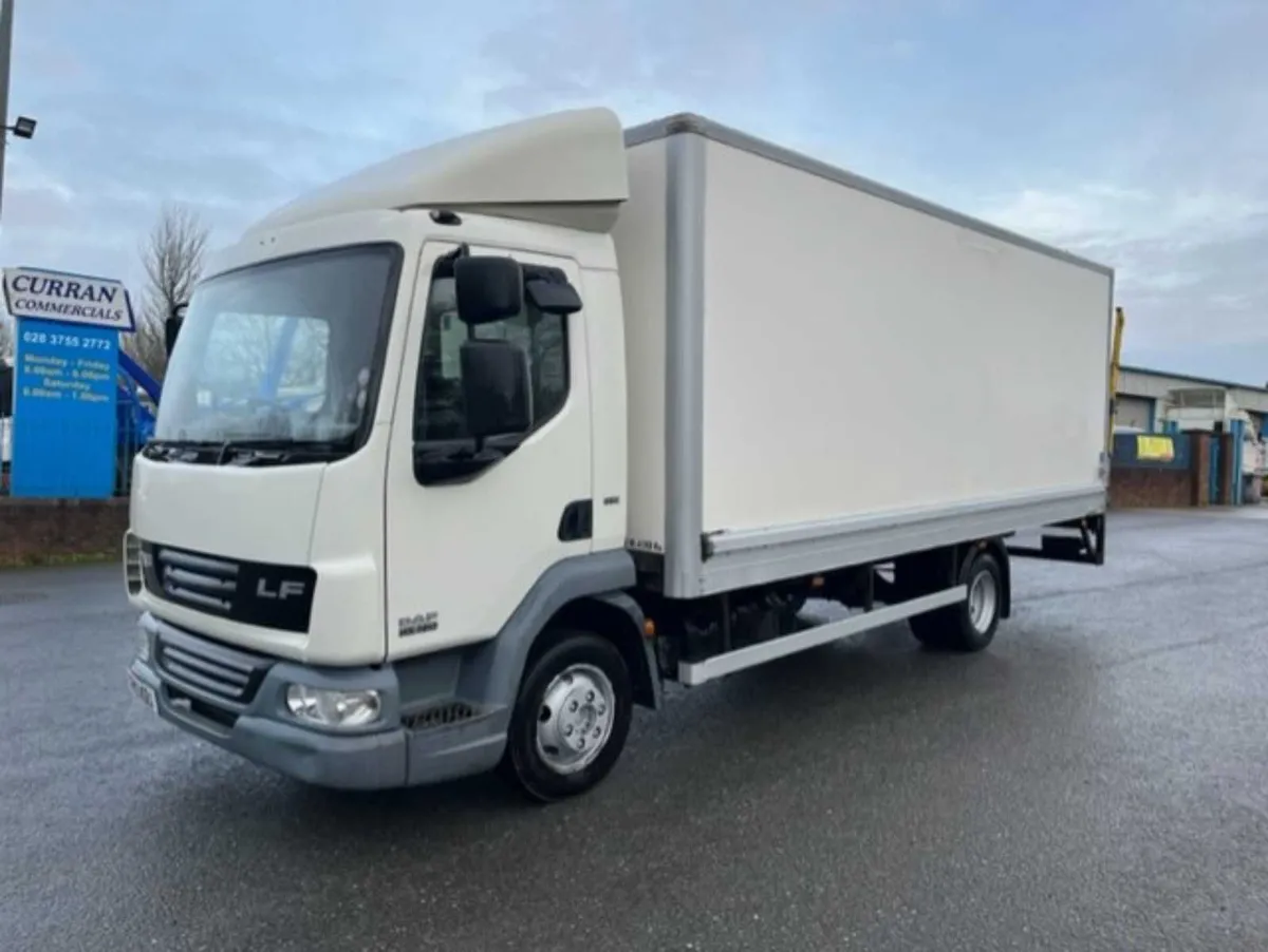 2013 daf lf 45 160 7.5 ton 19ft grp box with lift - Image 1