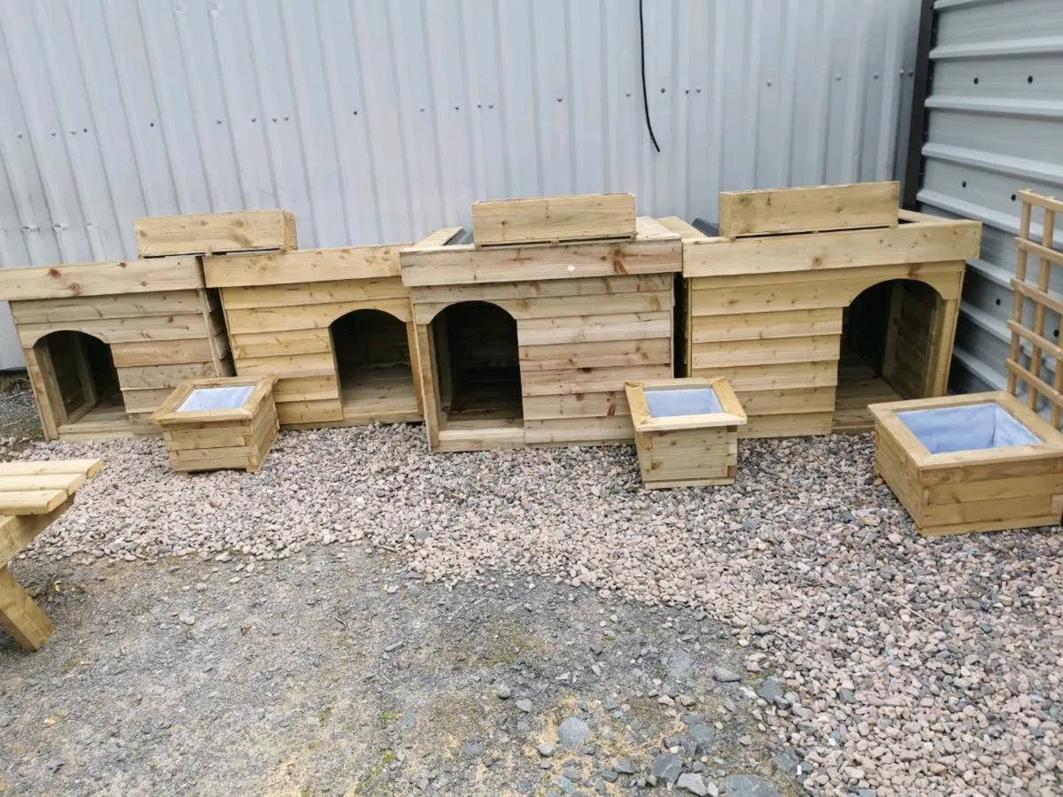 Dog kennel / box - Image 1