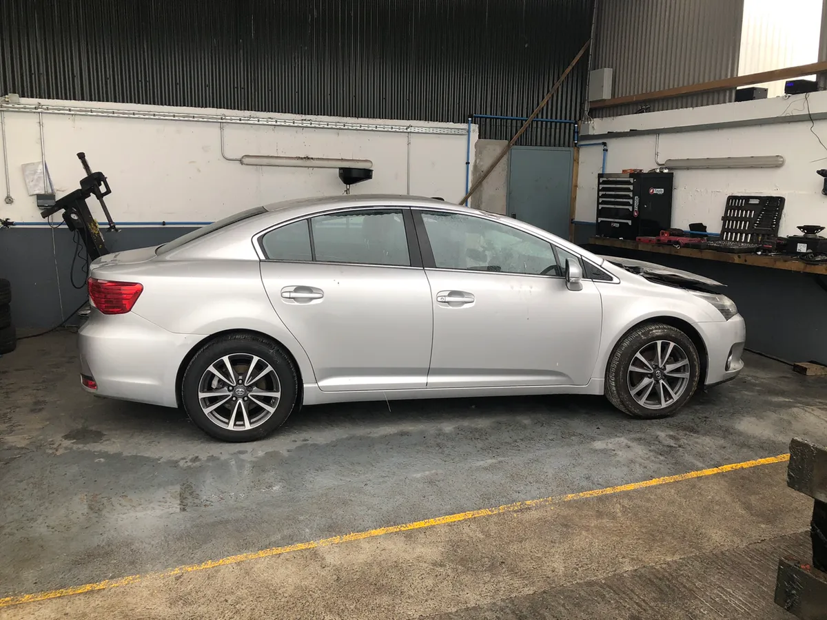 151 Toyota avensis 2.0 diesel for parts