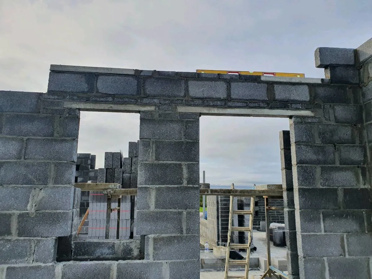 Blocklayers crew in Galway - Image 4