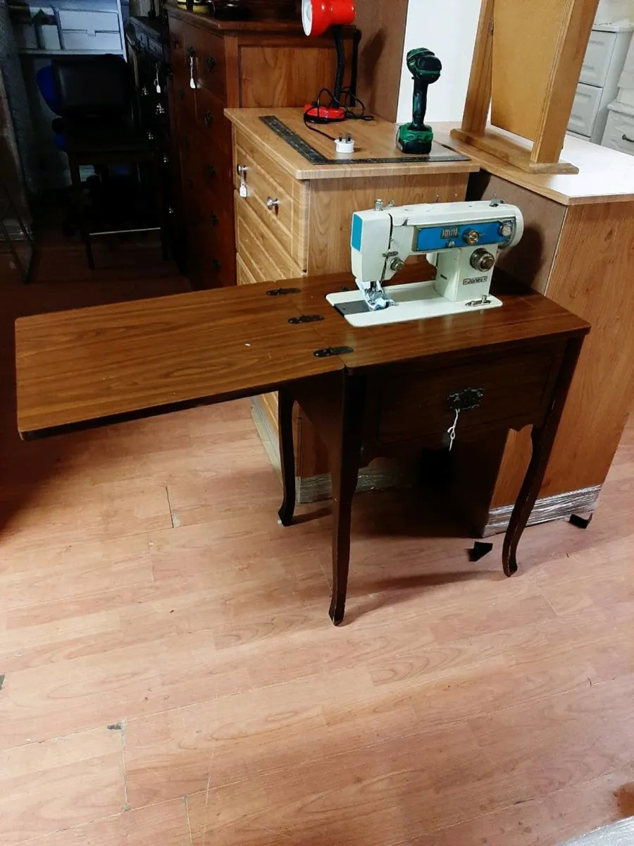 Sewing machine table chairs presses - Image 4