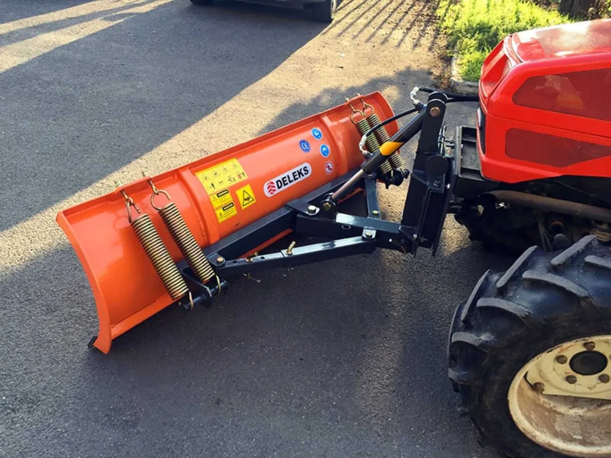 LNS-210-A LIGHT SNOW BLADE W/PLATE FOR TRACTORS - Image 4