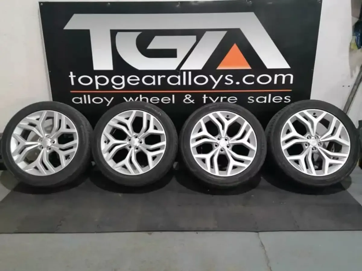 21" GENUINE OEM RANGE ROVER VELAR 5047 WHEELS & TY - Image 1