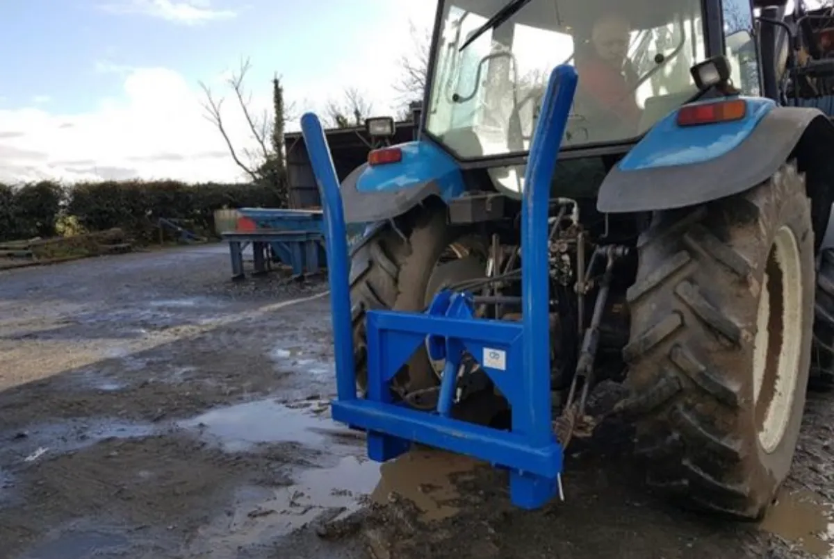 Dowd folding bale lifters - Image 3