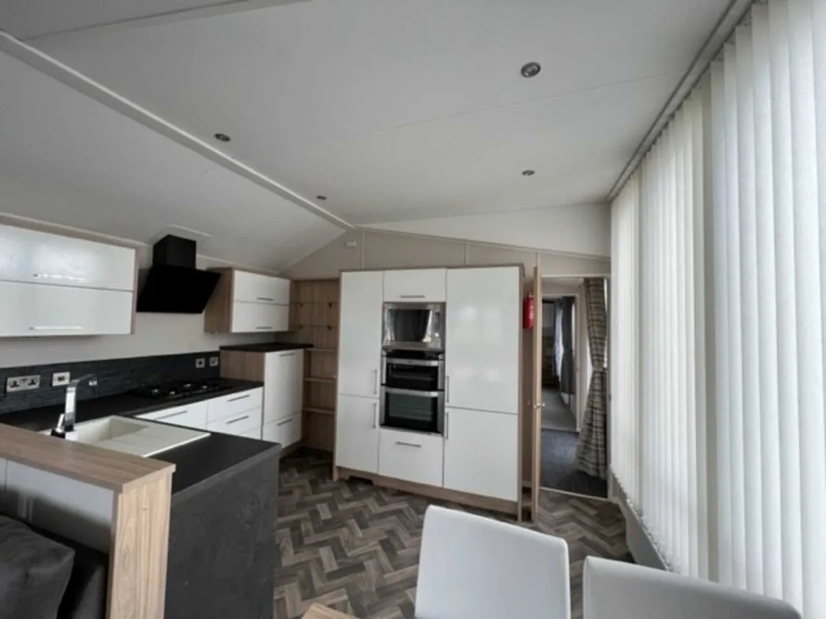 WILLERBY LINEAR RESIDENTIAL SPEC - Image 4