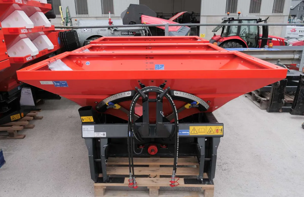 RAUCH FERTILISER  SPREADER - Image 1