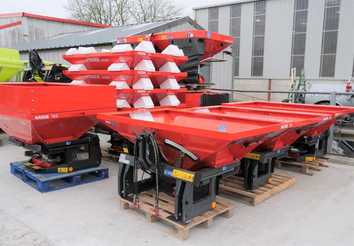 RAUCH FERTILISER  SPREADER - Image 4