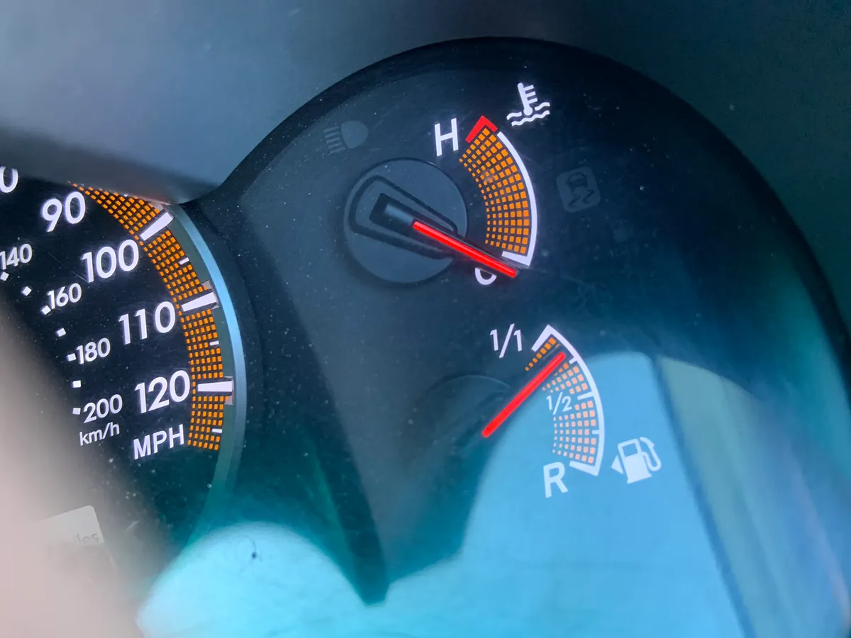 Toyota Hilux Speedometer Fuel gauge repair - Image 4