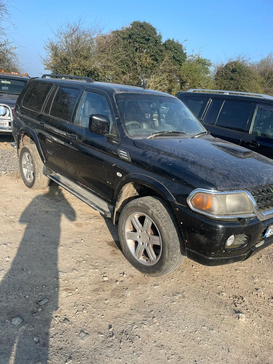 Mitsubishi pajero sport - Image 1