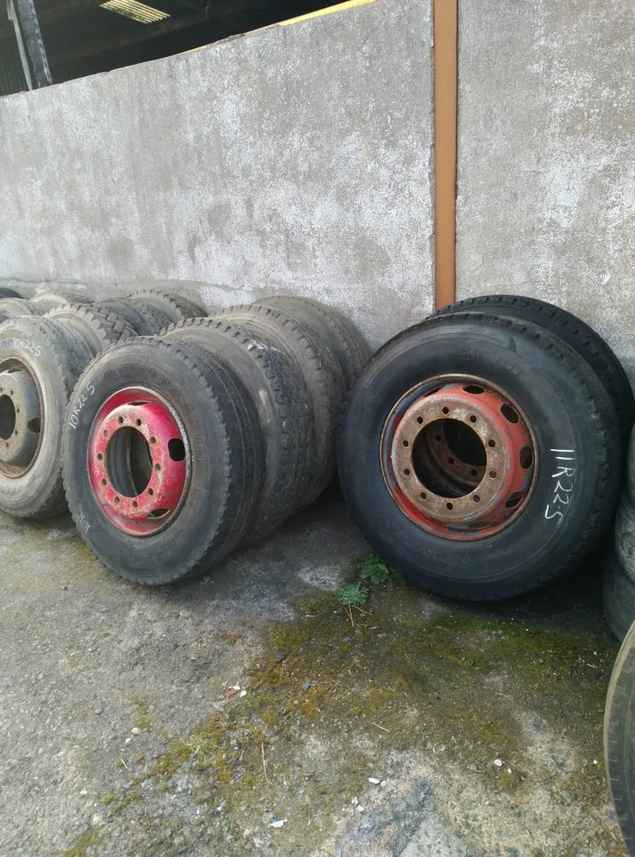 Wheels & tyres 6,8&10stud - Image 3