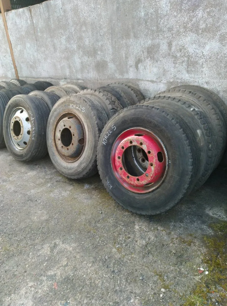 Wheels & tyres 6,8&10stud - Image 4