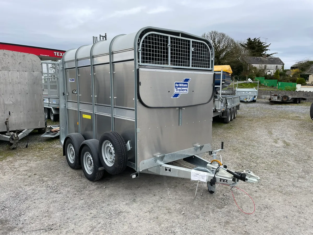 New Ifor Williams ta5 8ft livestock trailer