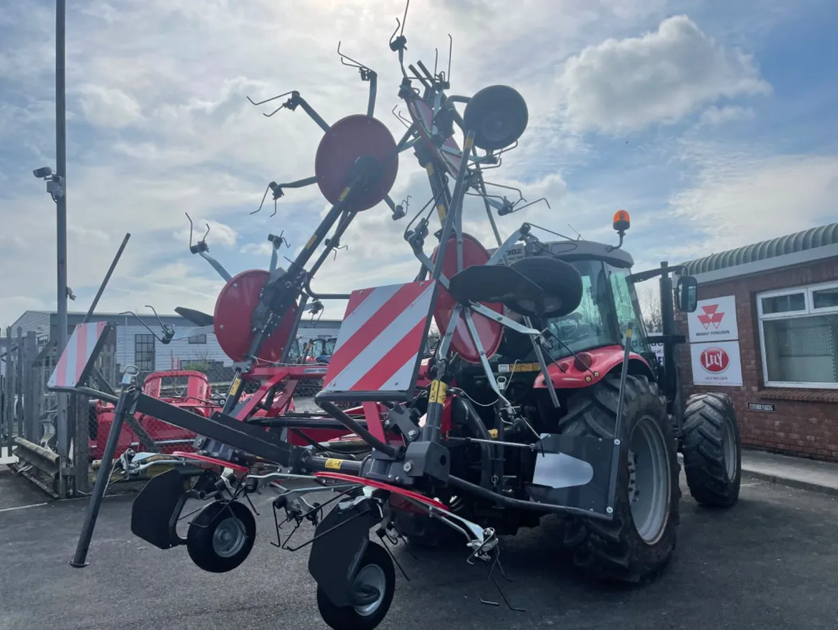 New Massey Ferguson (Lely Lotus) hook tine tedder - Image 3