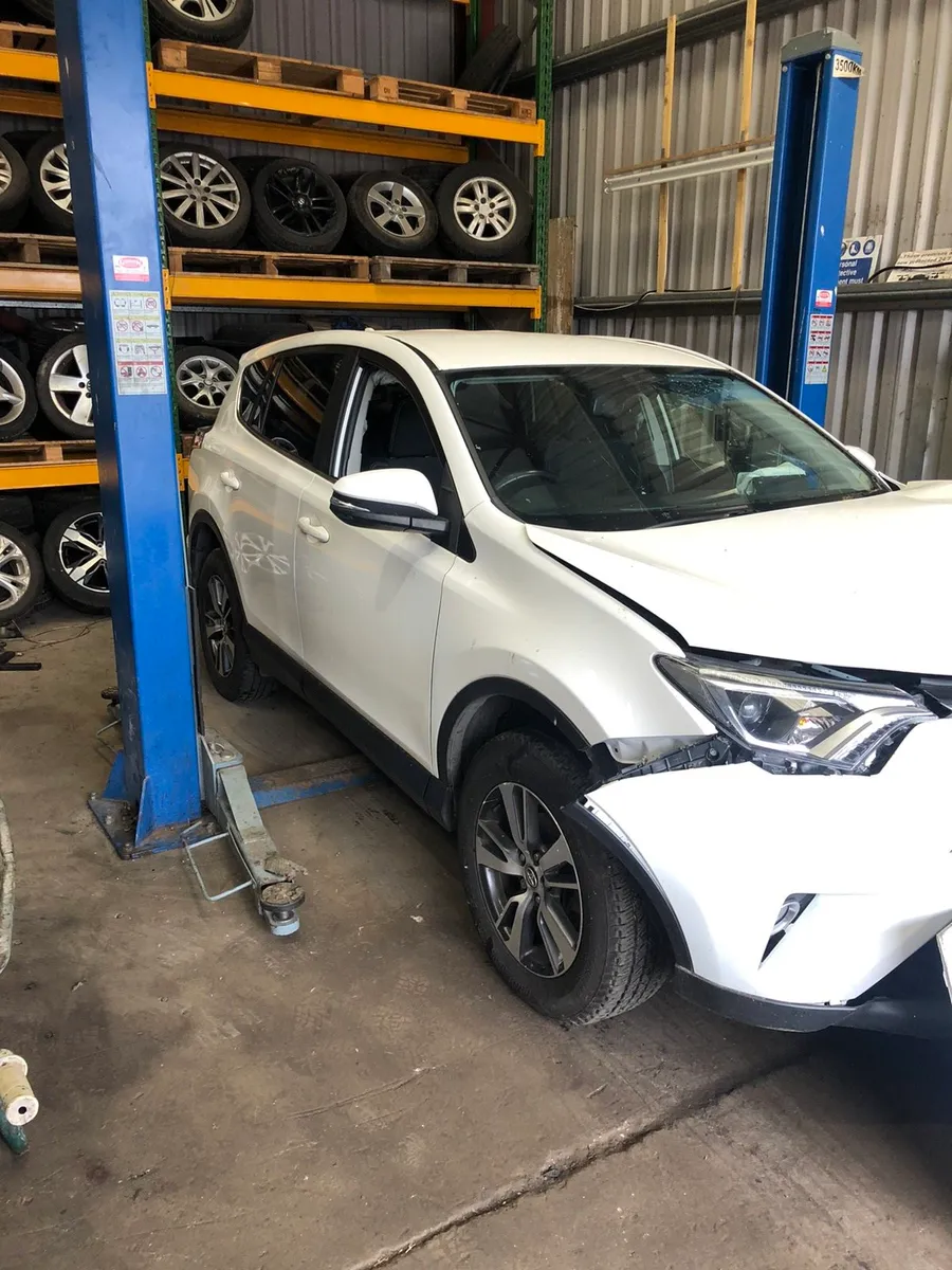 2017 Toyata rav 4 2.0 diesel parts breaking - Image 1