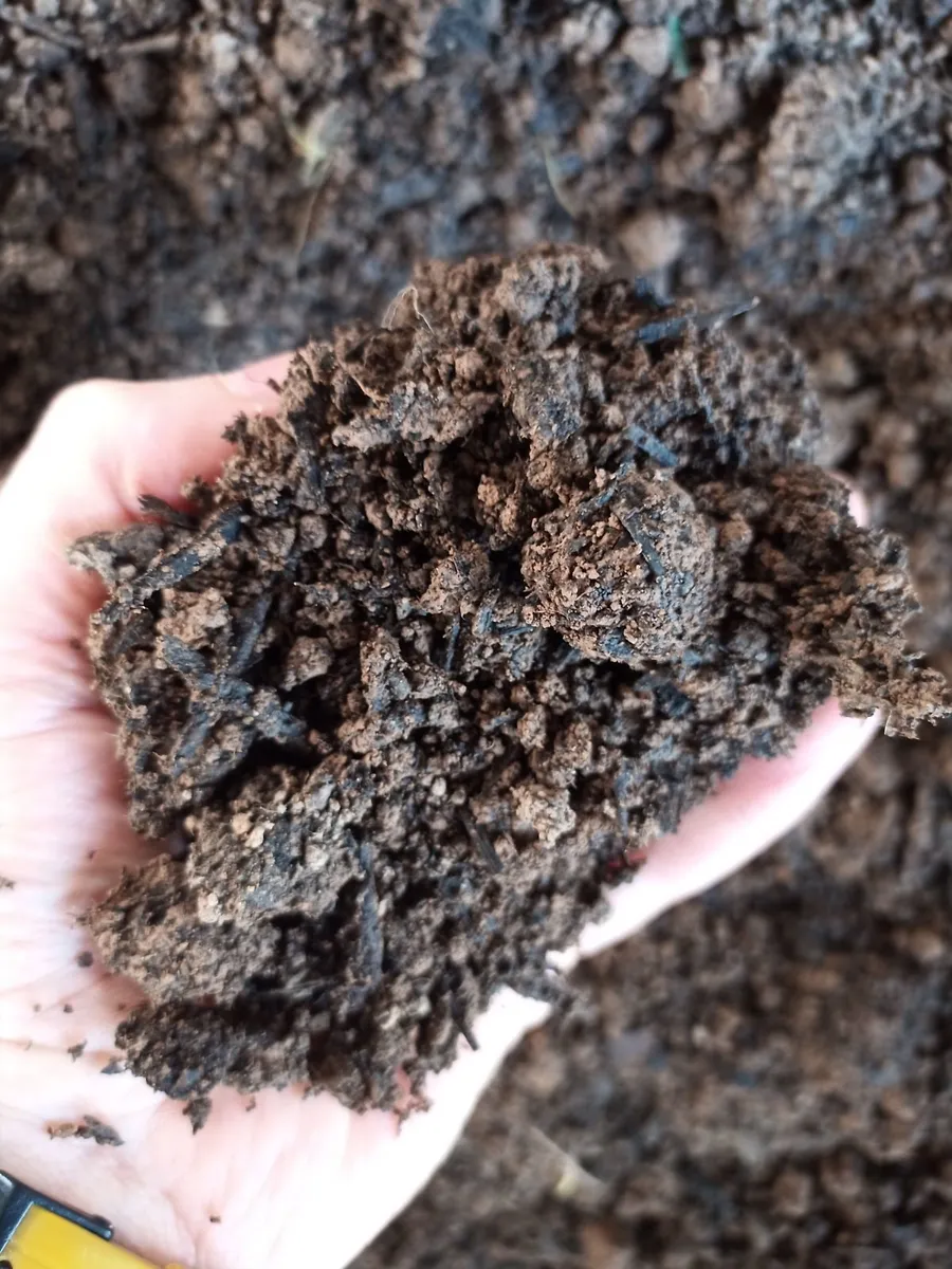 Enriched topsoil, Compost, Bark Mulch - Image 1