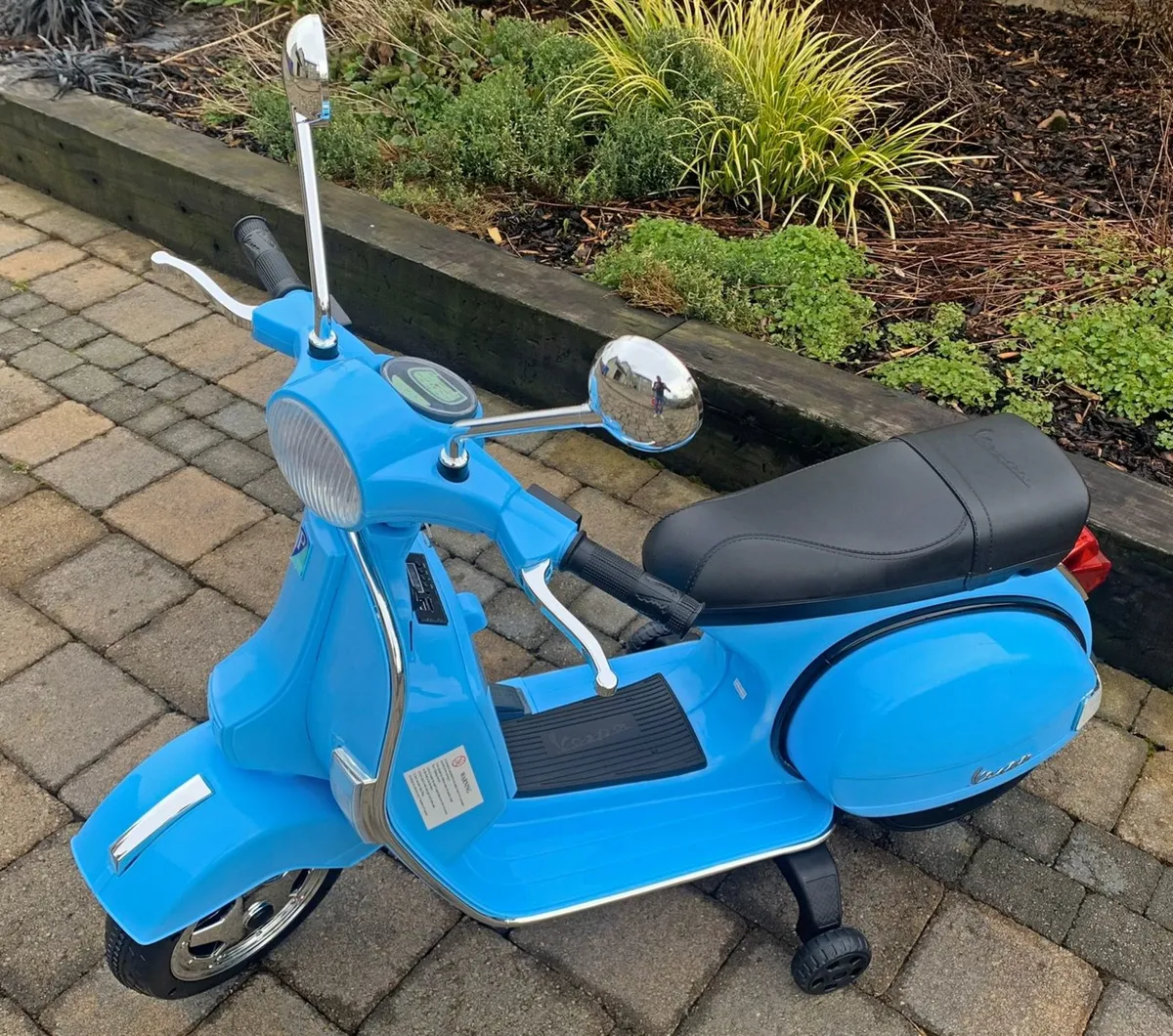 12v Licensed Vespa Blue Electric Ride On Motorbike - Image 3