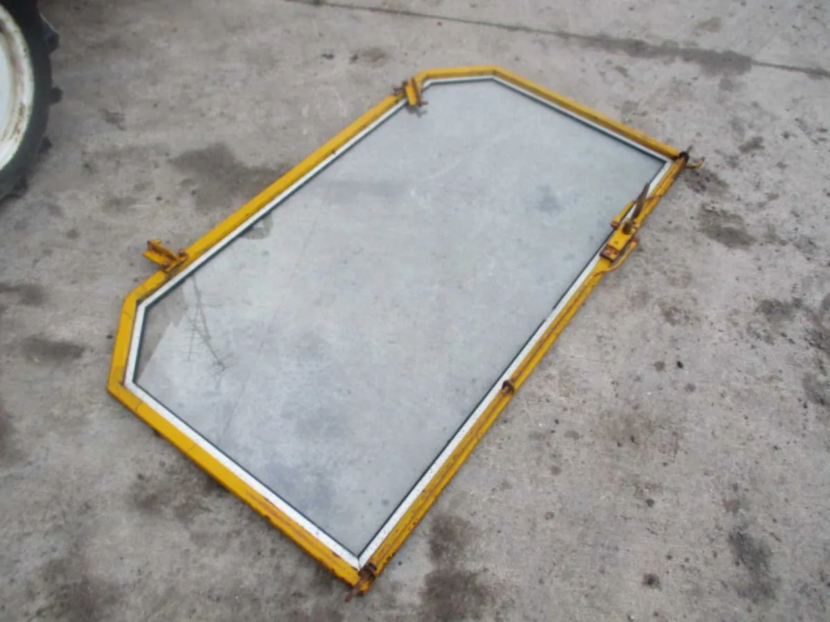 MF 50B Rear Window - Image 2