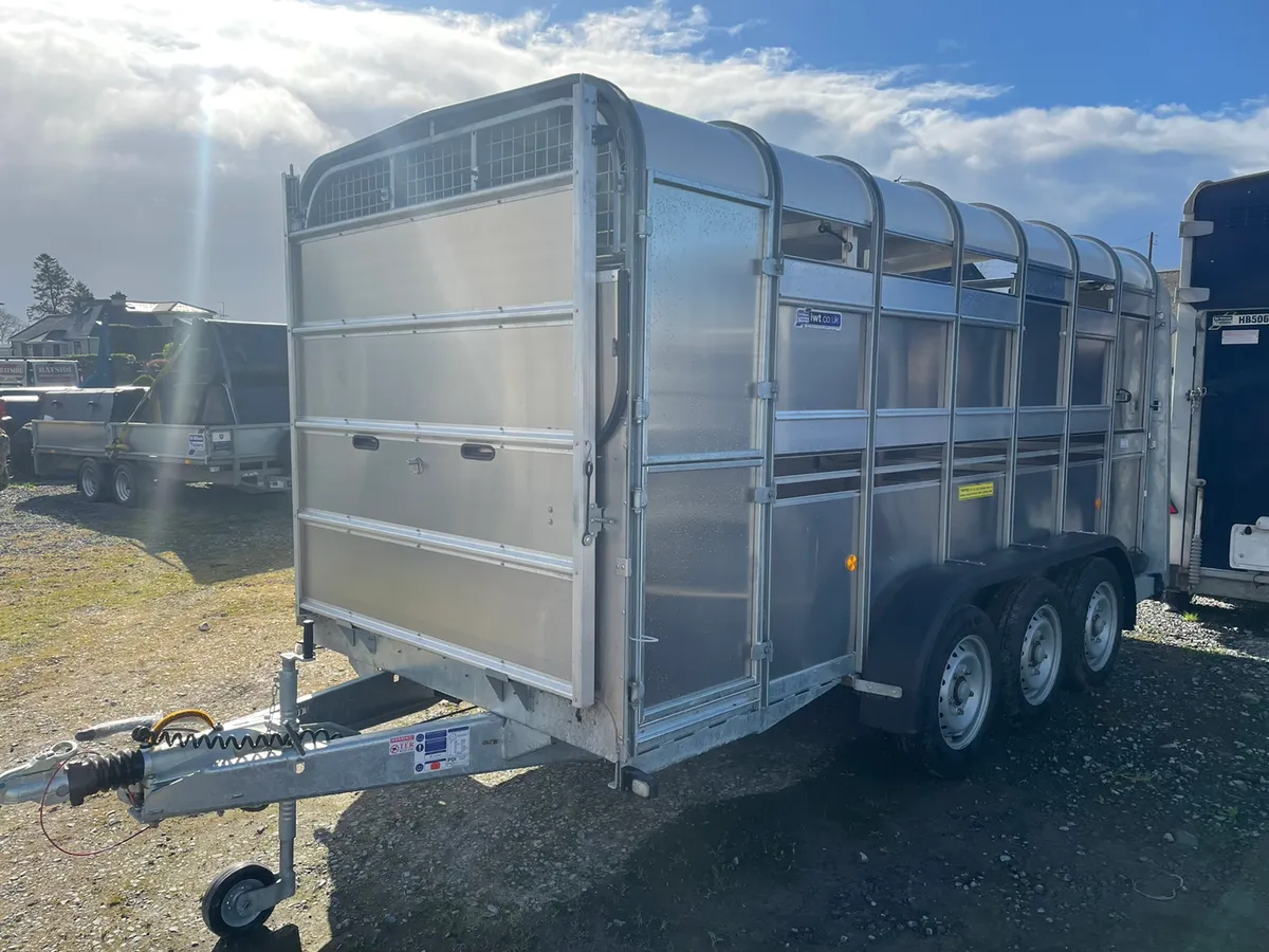 New Ifor Williams ta510 14' livestock trailer